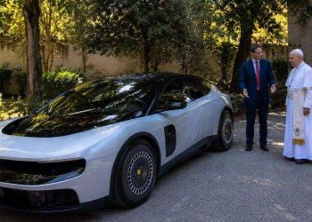 Ferrari Luce Pope